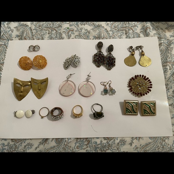 Assorted COSTUME Jewelry - Picture 2 of 7
